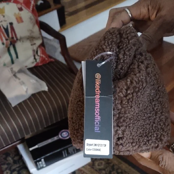 Brown Shearling Clutch With Gold Chain Handle 8"x5"x4" NWT - Picture 4 of 4